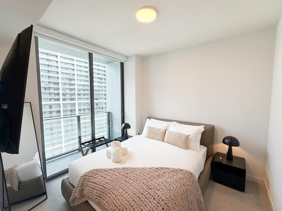 Downtown Miami Condo w Den in 501 First - 2