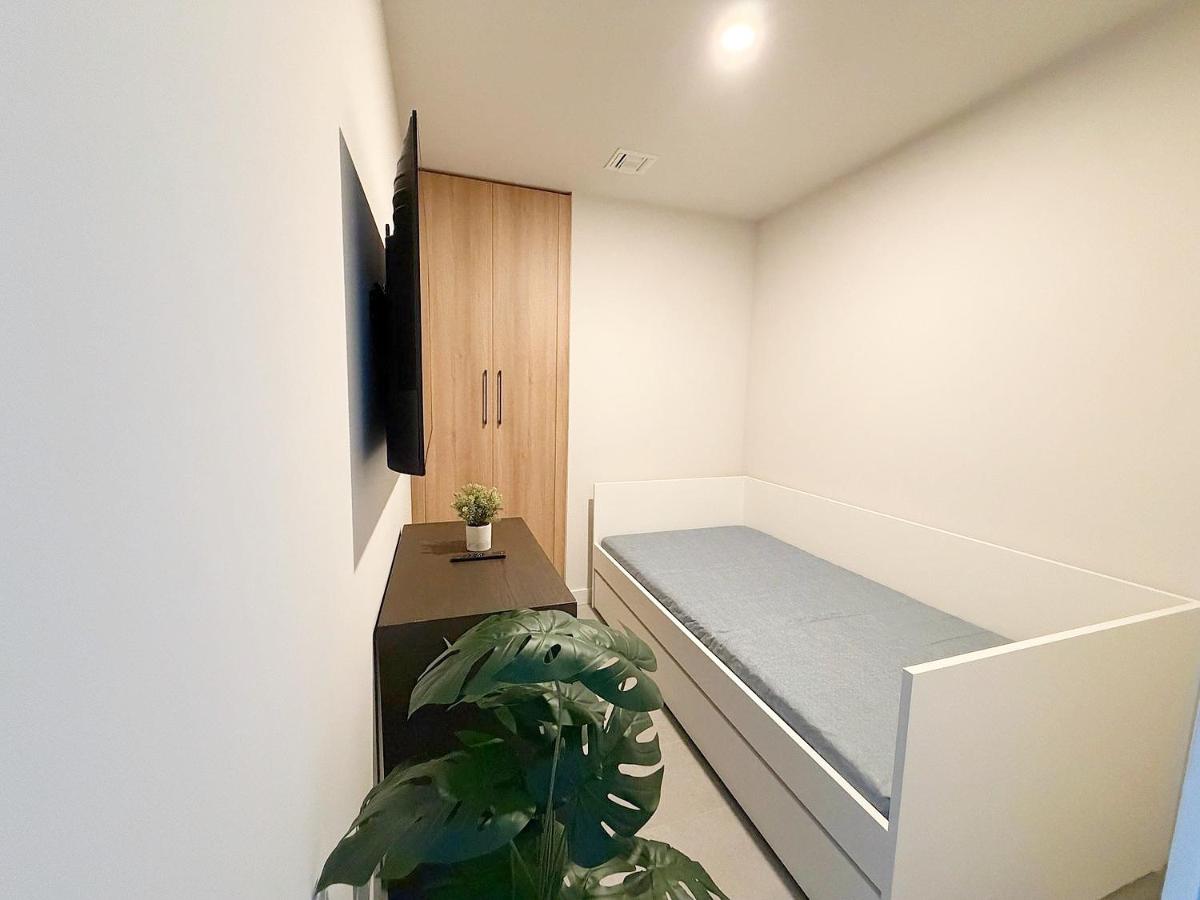 Downtown Miami Condo w Den in 501 First - 4