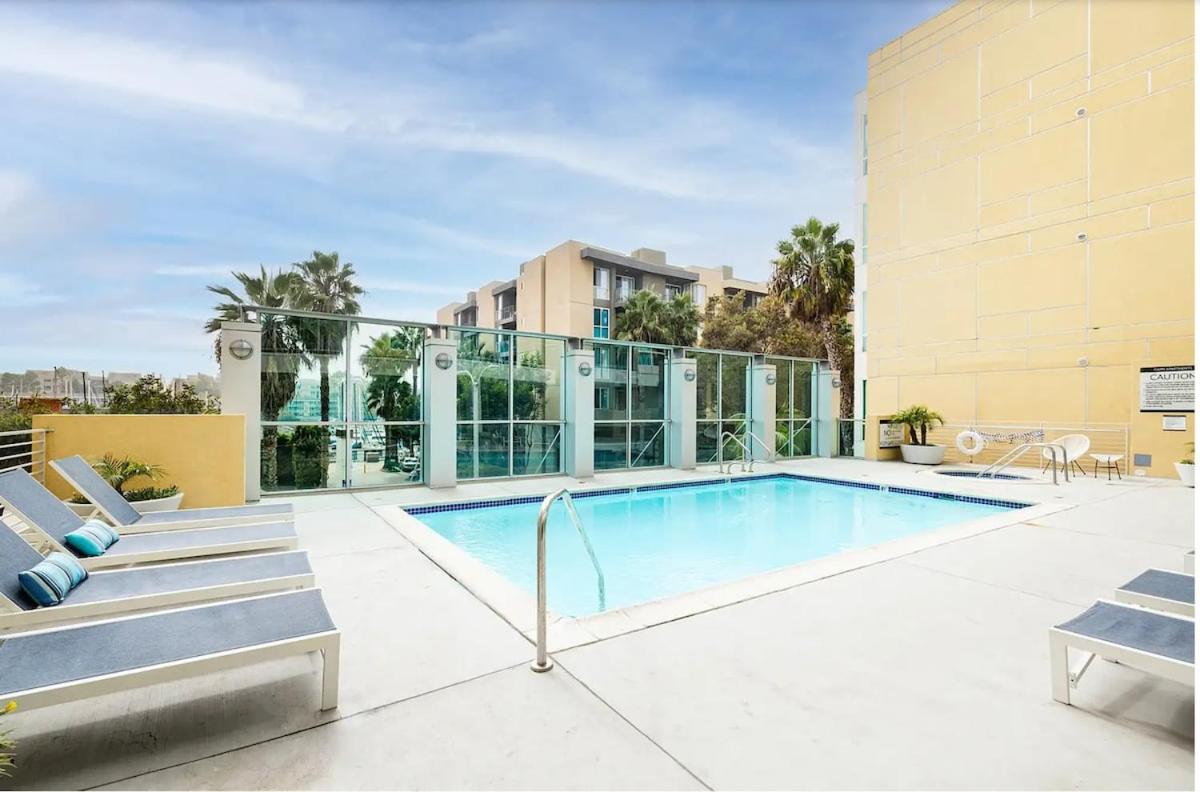 Modern Marina View Apt Walk to Beach & Dining - 4