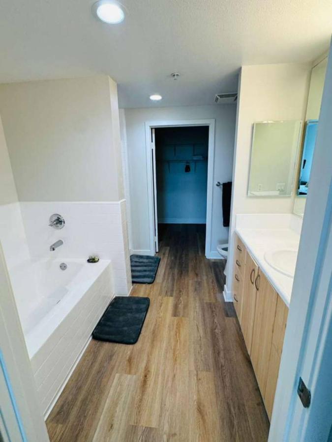 Modern Marina View Apt Walk to Beach & Dining - 3