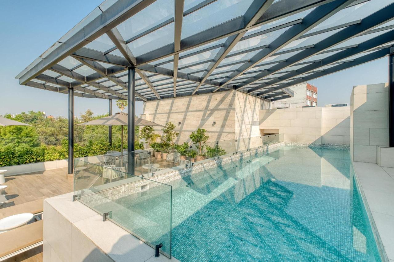 Luxury 2 BR Condo - Rooftop Pool with City View - 4