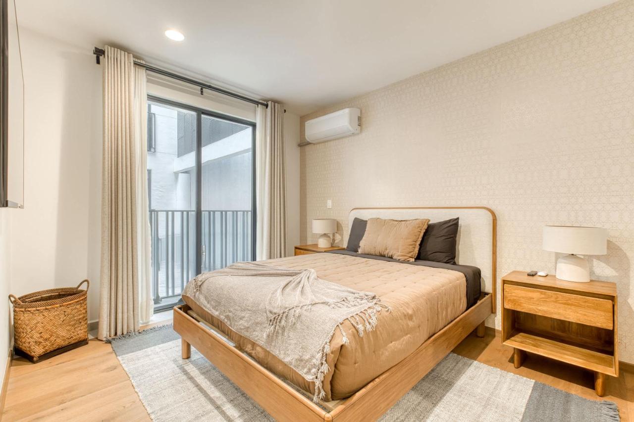 Luxury 2 BR Condo - Rooftop Pool with City View - 2