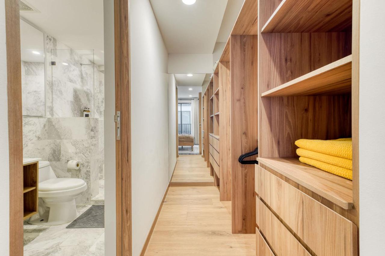 Luxury 2 BR Condo - Rooftop Pool with City View - 3