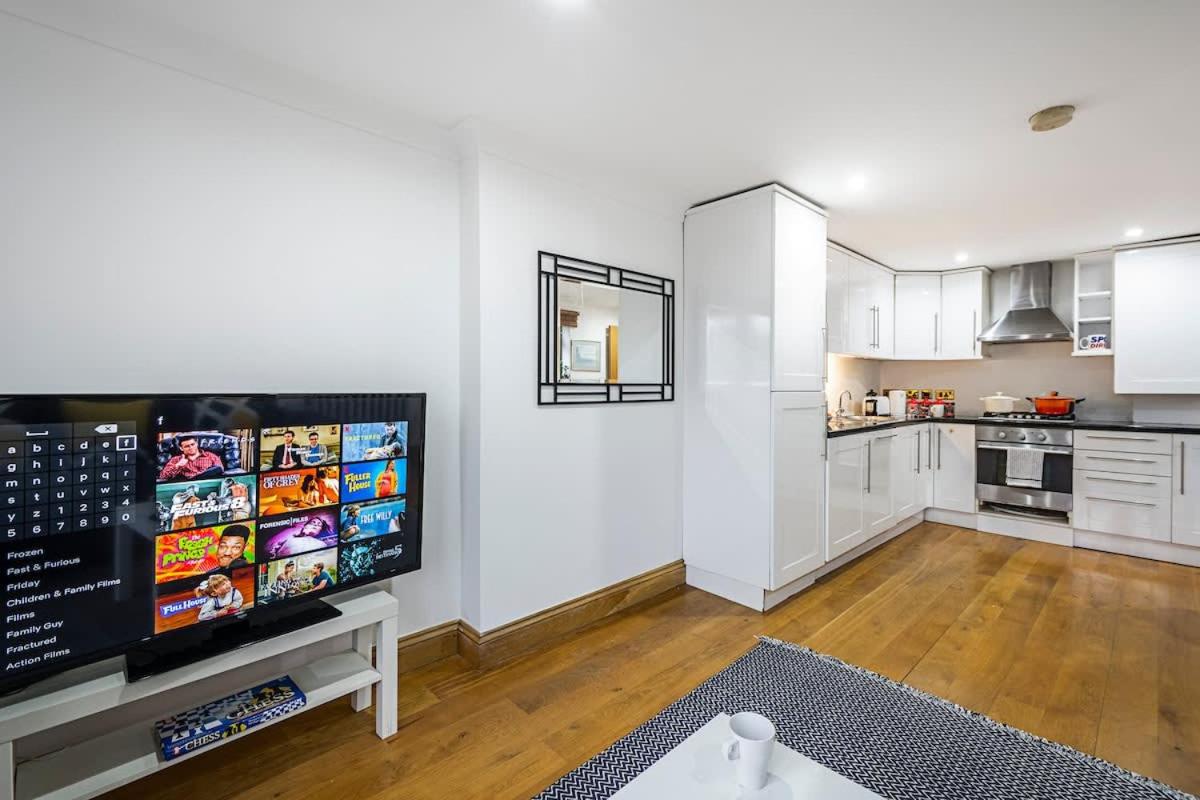 Cosy 2 Bed , Offers , Long Stay , Families , Relocation ,Contractor Stays , Zone 2 - 3