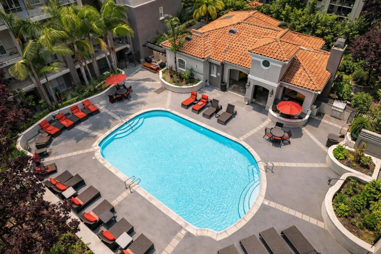 Premium 1 & 2 Bedroom Stay Near Venice Beach with Pool Hot Tub & Cinema - 4