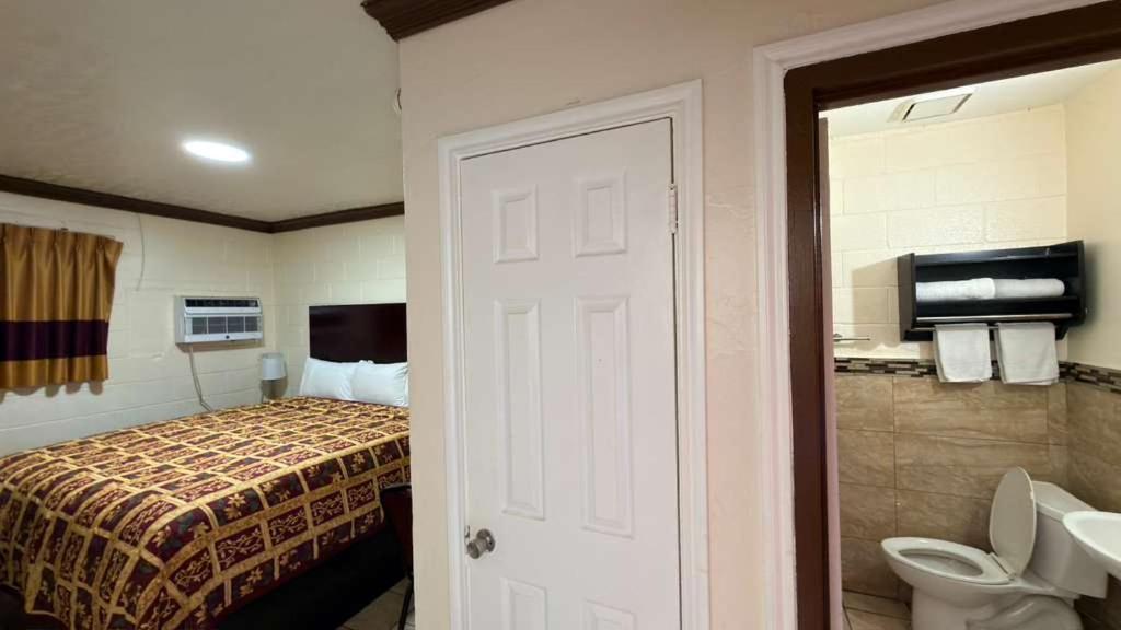 Red Door Motel — photo 6