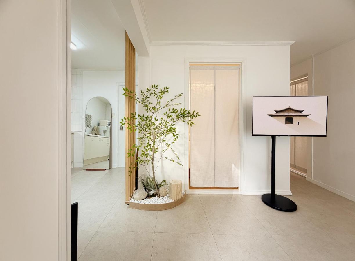 5 min to station, Direct Bus Access, 3BR, 4Beds, 2Beths, Entire 1st Floor House with Private Yard, Free Luggage Storage - 5