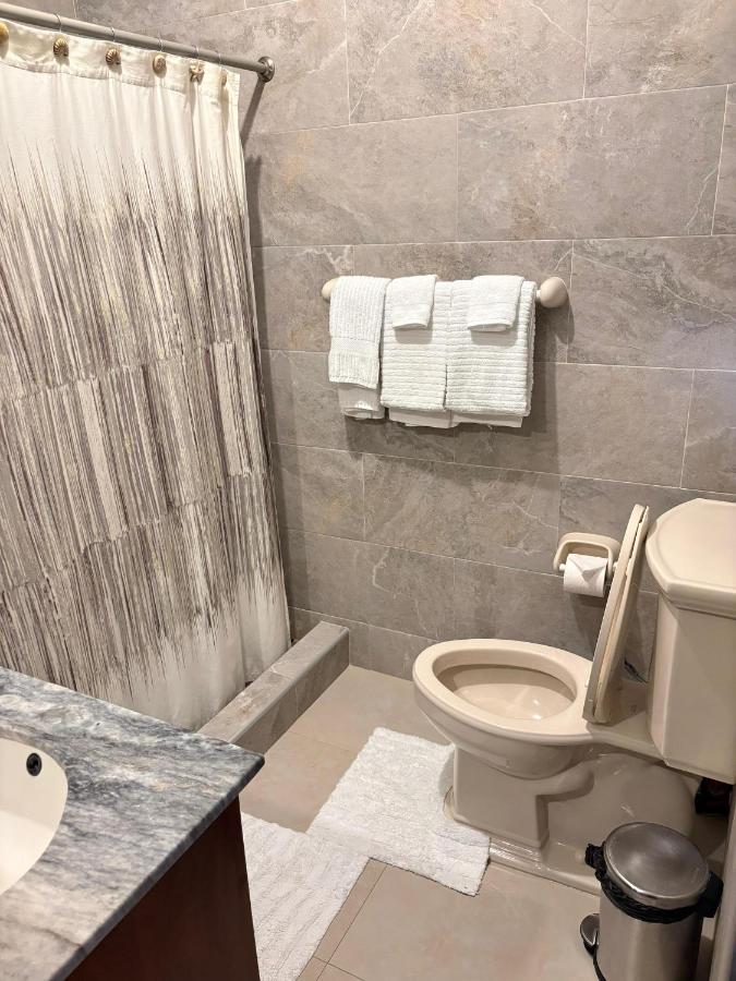 White House by White River - 3