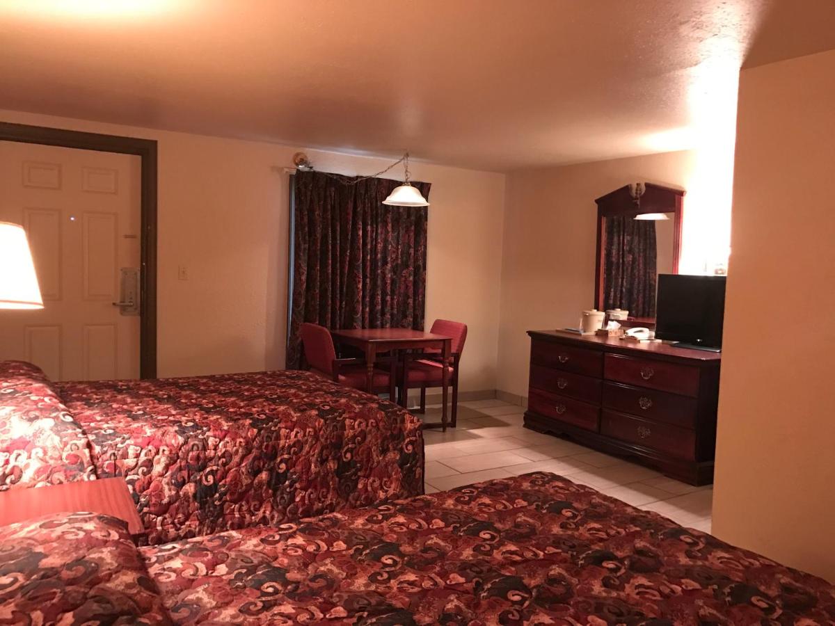 HWY Express Inn & Suites — photo 11