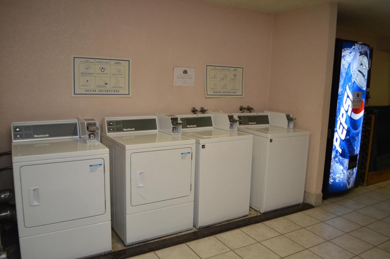 Ontario Airport Inn — photo 21