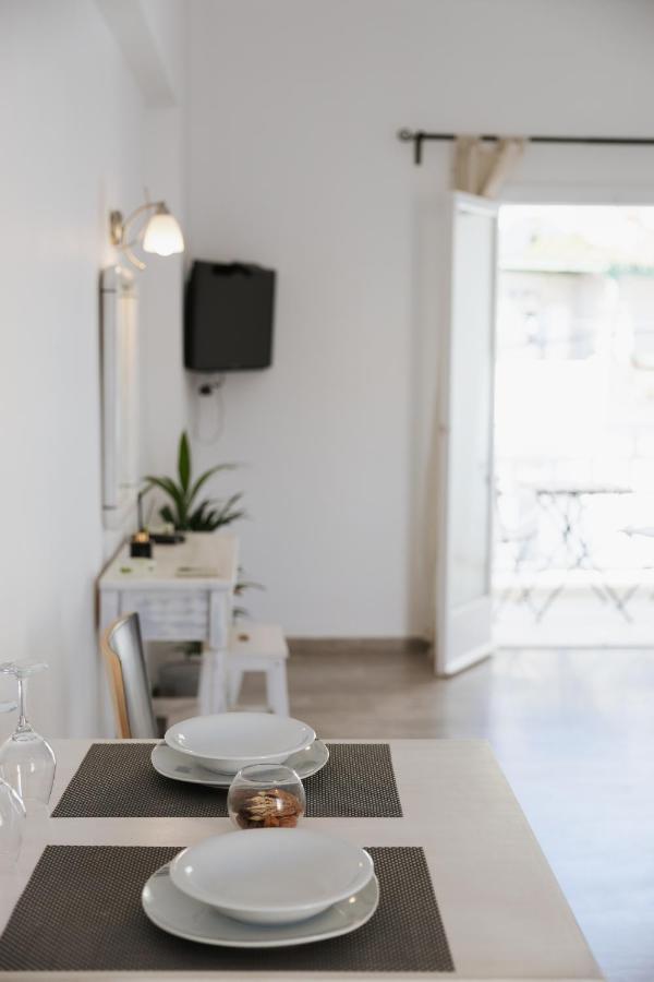 White wave studio 3 - 5