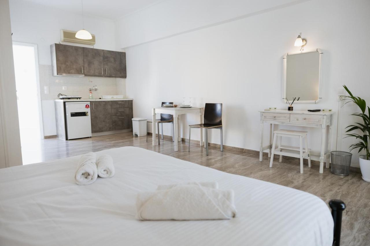 White wave studio 3 - 4