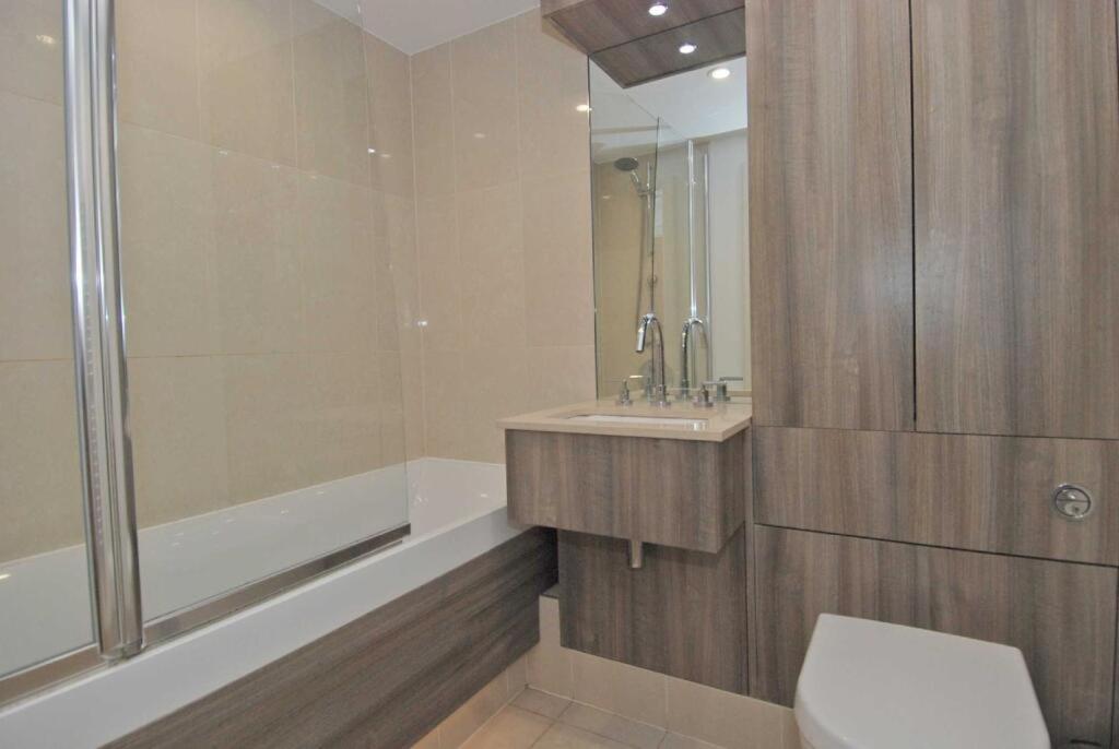 Deluxe One Bedroom Riverside Apartment - 3