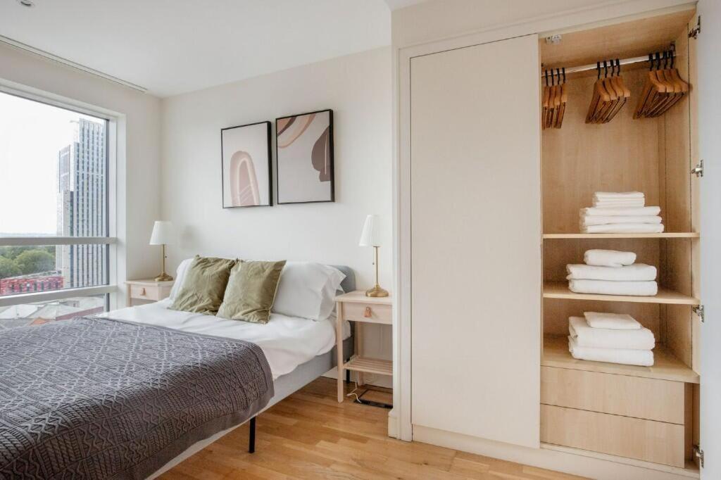 Deluxe One Bedroom Riverside Apartment - 2