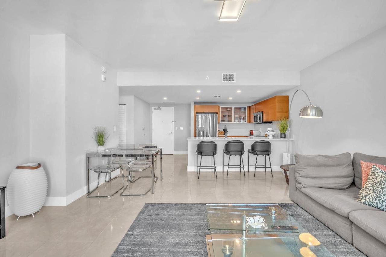 Downtown Miami Stay with Private Balcony - 4