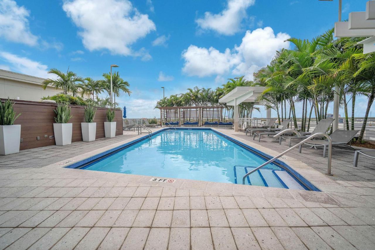 Downtown Miami Stay with Private Balcony - 5