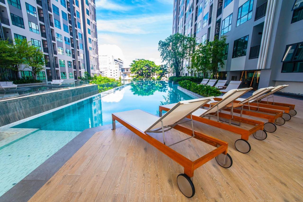 Rooftop swimming pool: Central Pattaya Residence-The Base Condo
