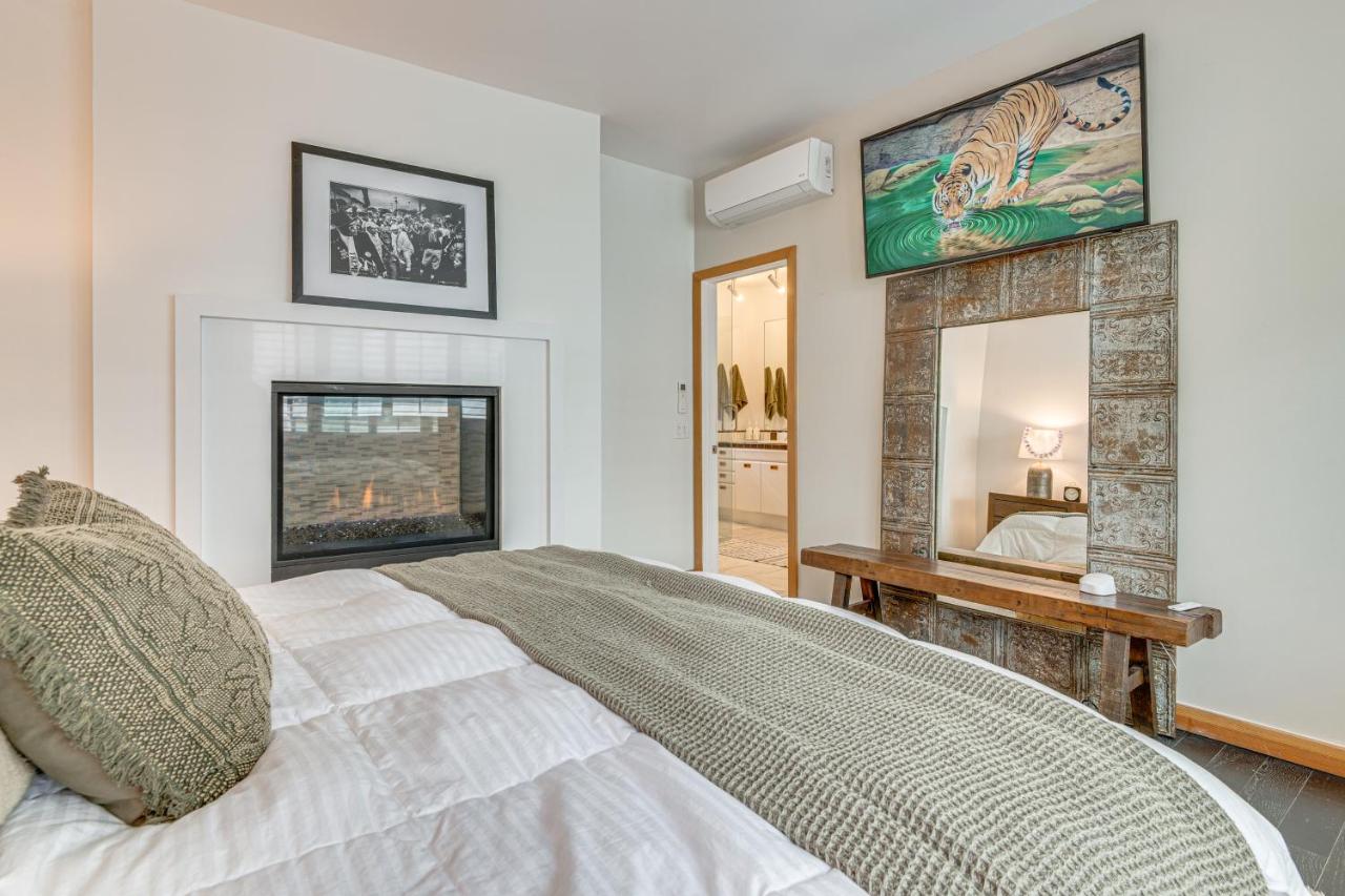 Walk to Venice Beach! Couples Apt with Rooftop Deck - 2