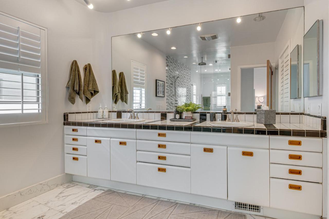 Walk to Venice Beach! Couples Apt with Rooftop Deck - 3