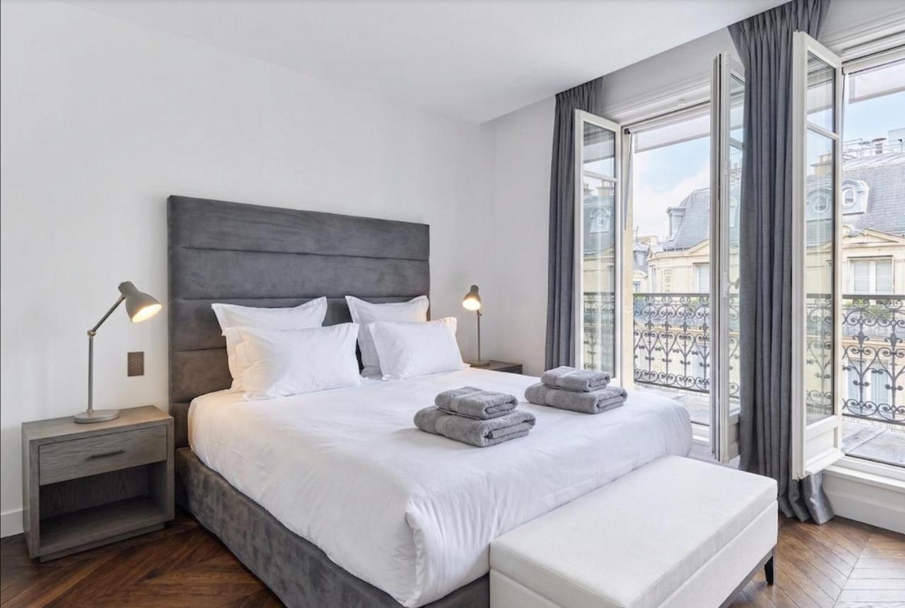 3BR Marbeuf Eiffel Tower View - 2