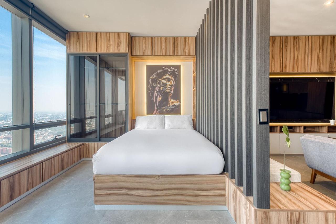 Luxury Studio - Pool - Revolution Monument View - 2