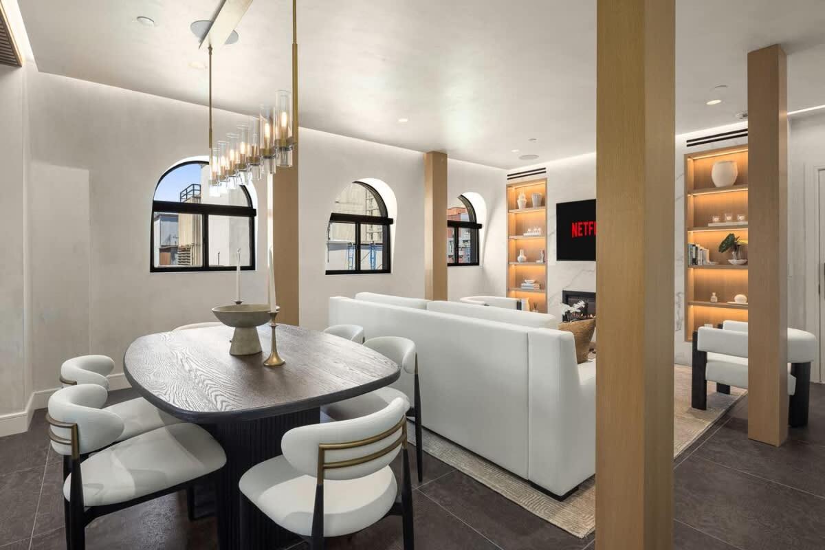 Midtown Penthouse with Empire State Views in NYC - 4