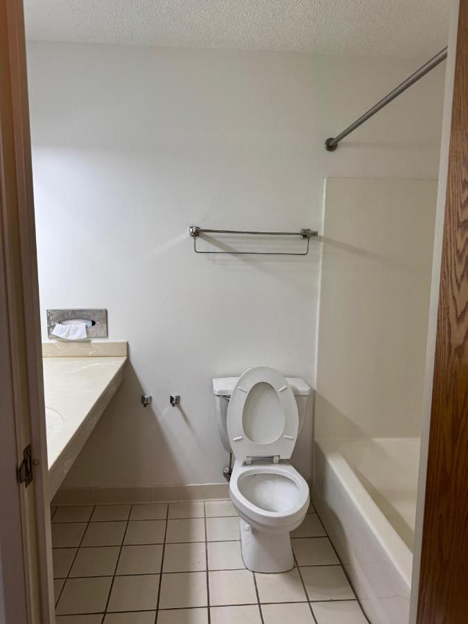 Garrison Inn & Suites — photo 10