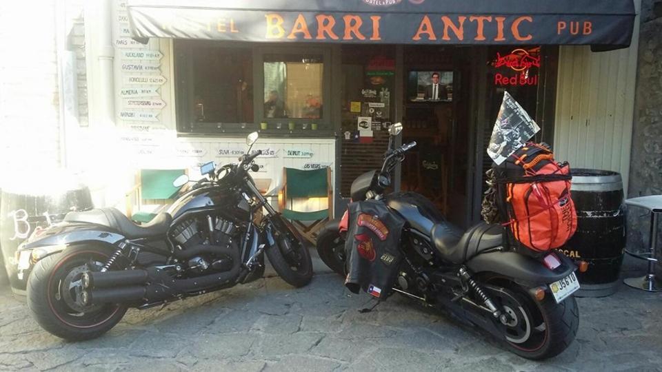 Barri Antic Hostel & Pub photo