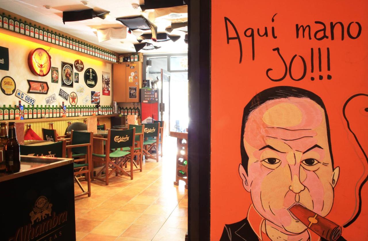 Barri Antic Hostel & Pub photo