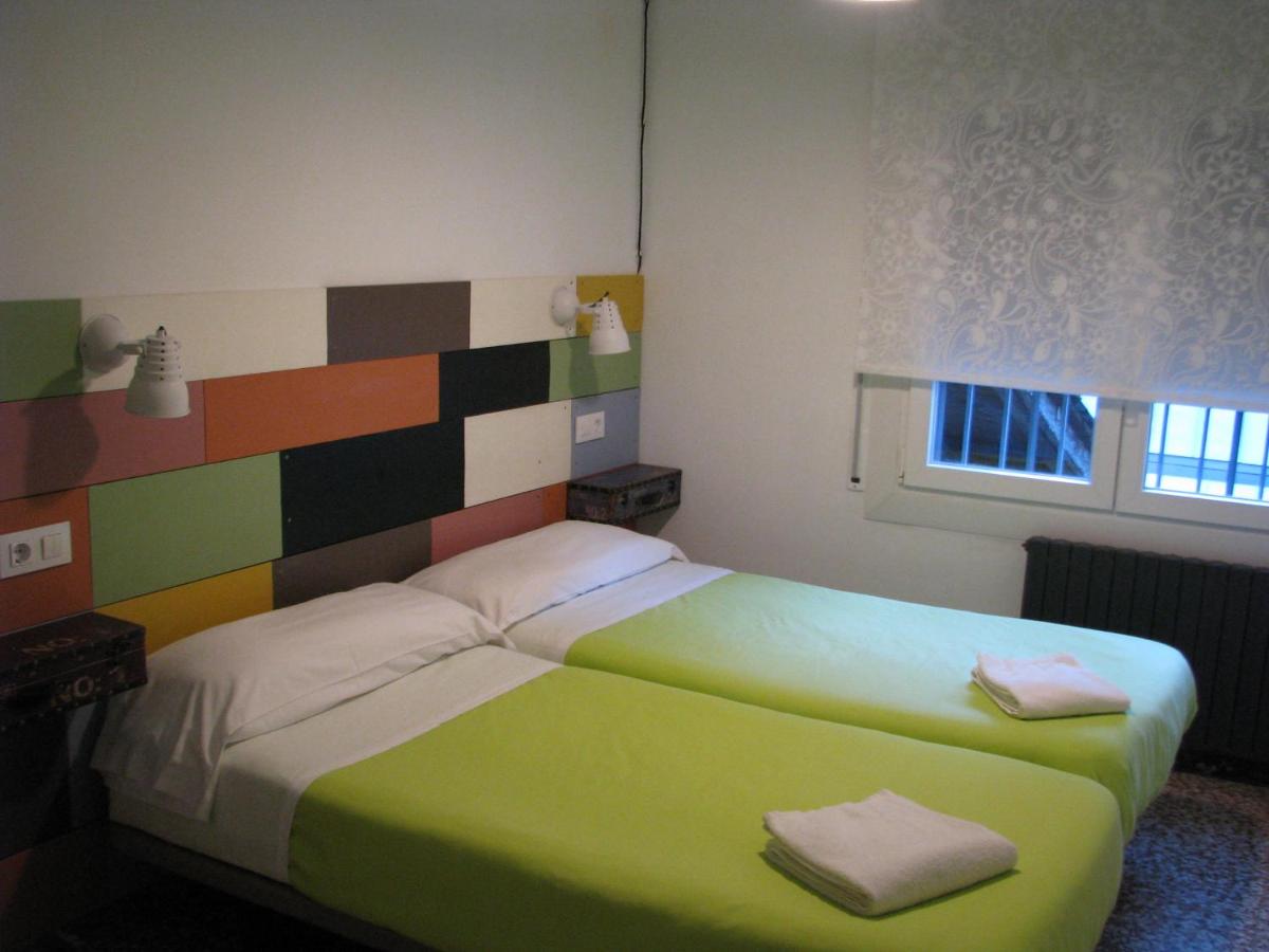 Barri Antic Hostel & Pub photo