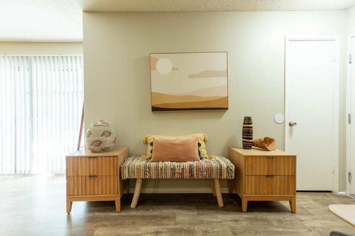 Sleek & Chic Beverly Hills Getaway - Bloom 218