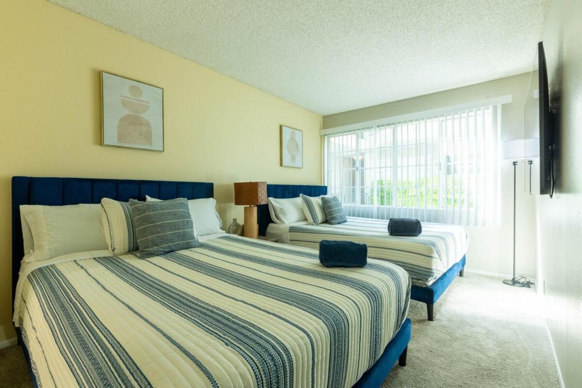 Sleek & Chic Beverly Hills Getaway - Bloom 218 - 2