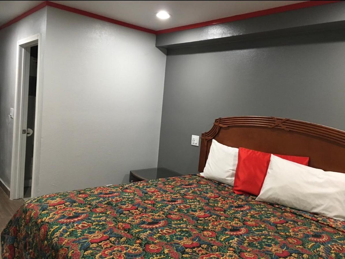 Broadway Inn Motel — photo 16