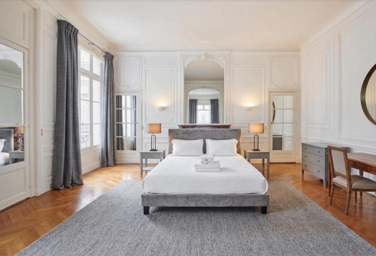 3BR Montaigne Eiffel Tour View - 2