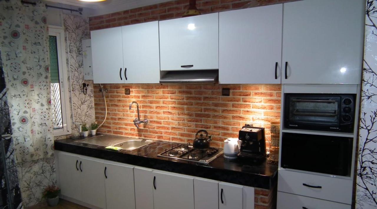 StayHere, book without a credit card, Nice Apartment with Garden and sea view In city center Close to Beach, High-Speed WI-FI