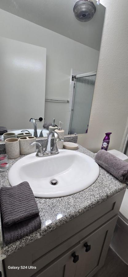 2-Bedroom Apartment near ALX Airport and the Ocean - 3