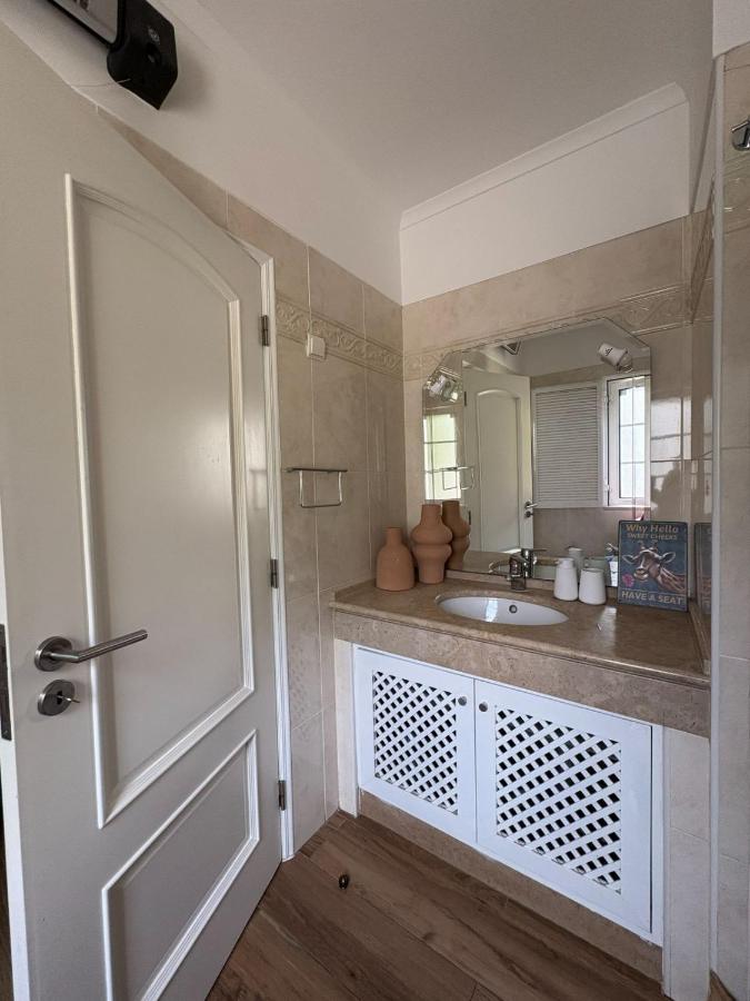 V4 Praia Verde - 8 to 11 People, 5 min beach walk - 3