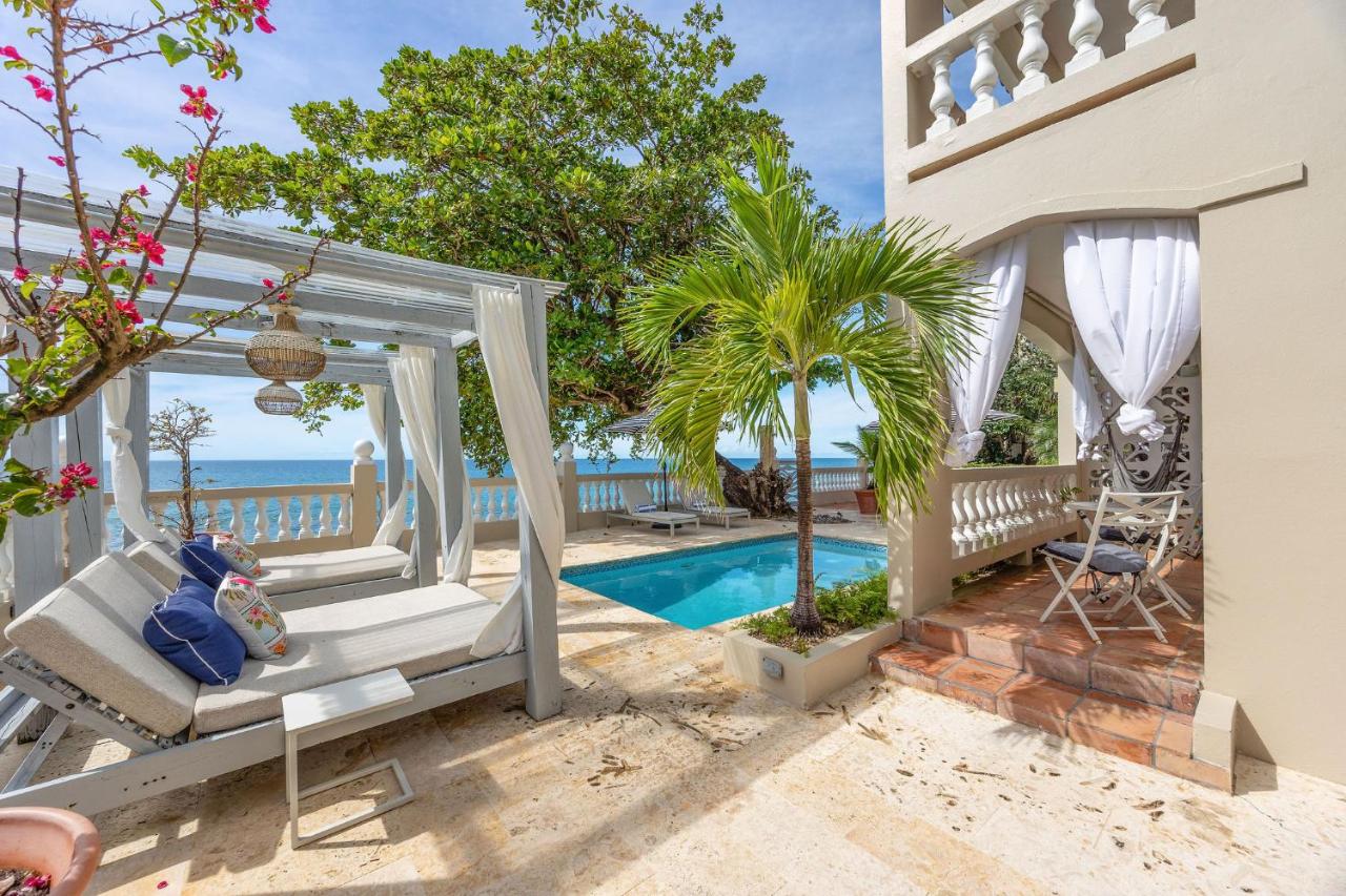 Tres Sirenas Beach Inn - 5