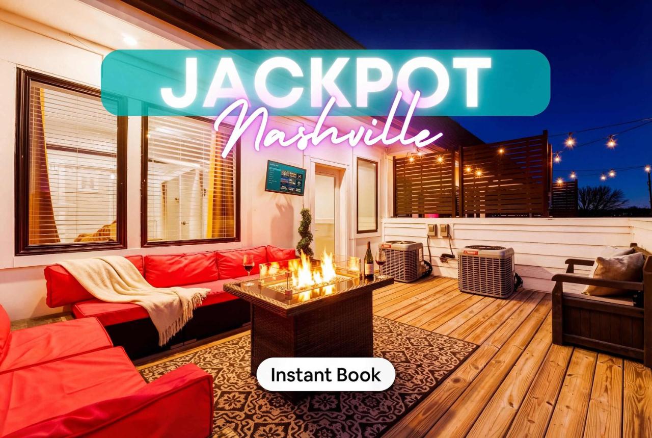 Private Home with Rooftop Game Room near Downtown