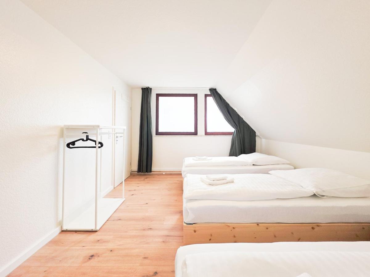 Tolstov Apartments - Airport Apartments