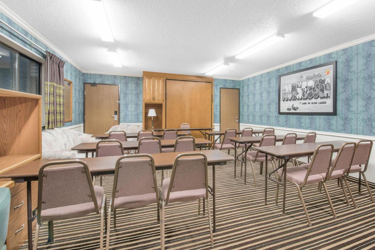 Wrangler Hotel Morris — photo 23