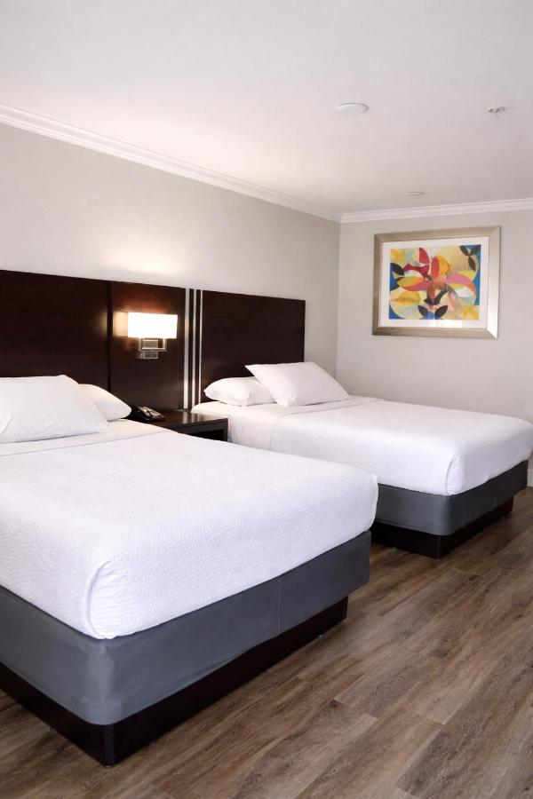 Fairview Inn & Suites — photo 1