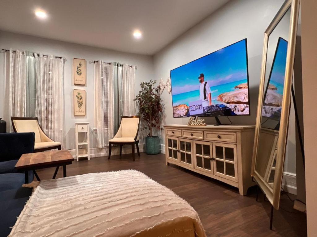 Only 10 Minutes From METLIFE FIFA