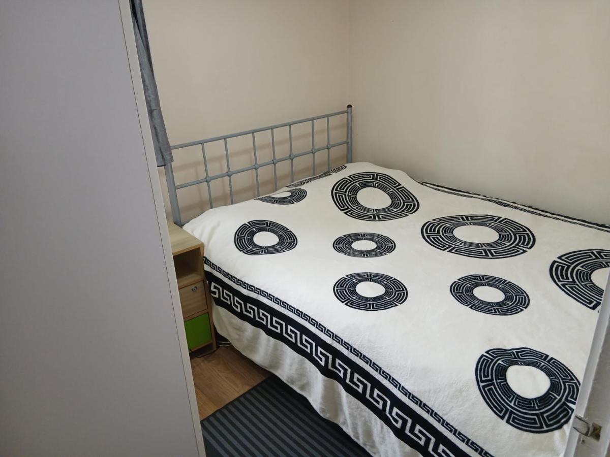 South London 1-Bed Apt Sleeps 3 8 mins to Tube - 2