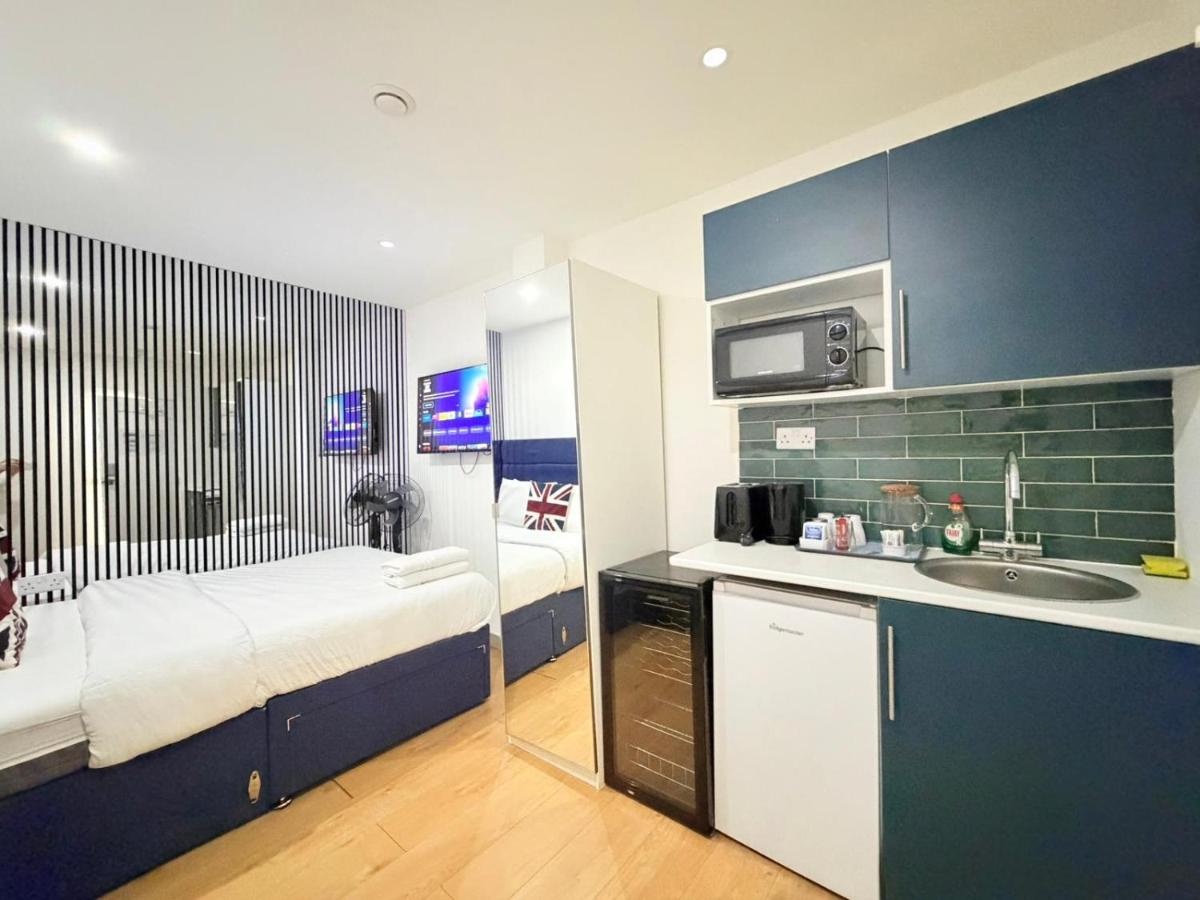 Bright Studio in Kings Cross no windows - 2