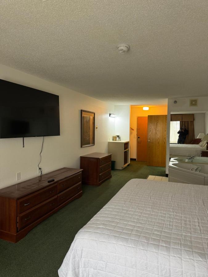 Garrison Inn & Suites — photo 8