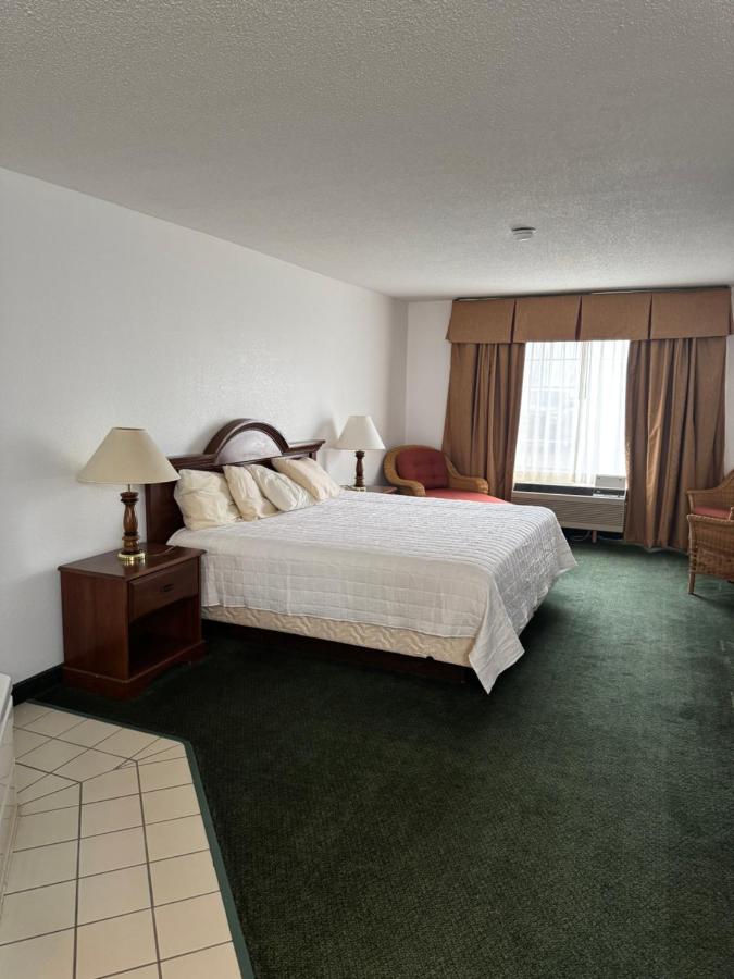 Garrison Inn & Suites — photo 6