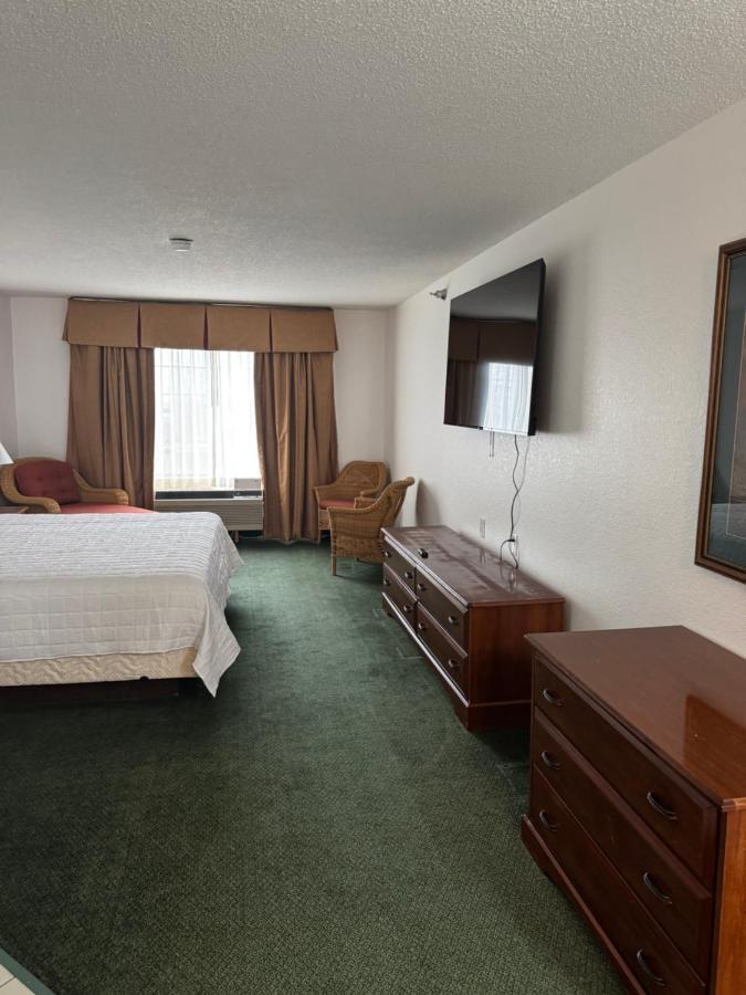 Garrison Inn & Suites — photo 9
