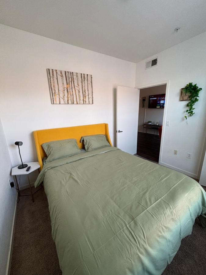 2BR parking & balcony- DTLA - 2