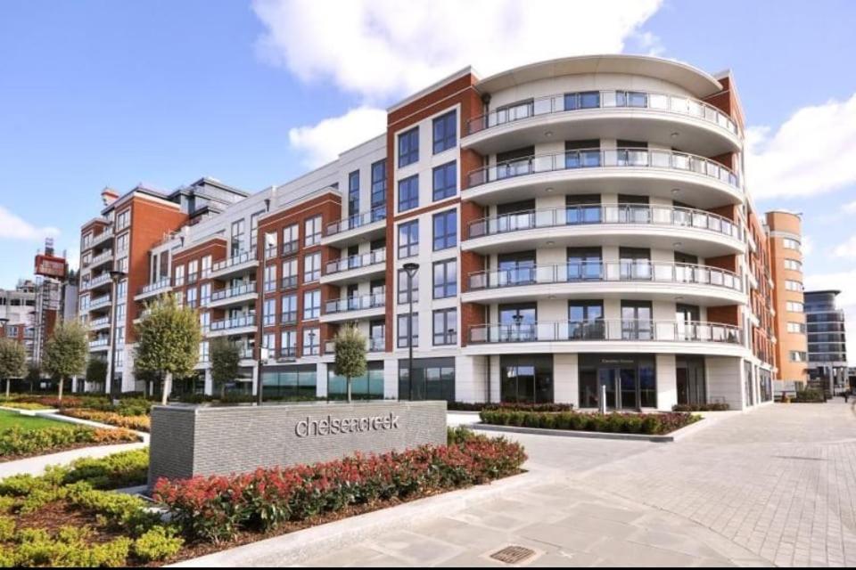 Chic Luxury Flat in Chelsea Creek SW6 - 2